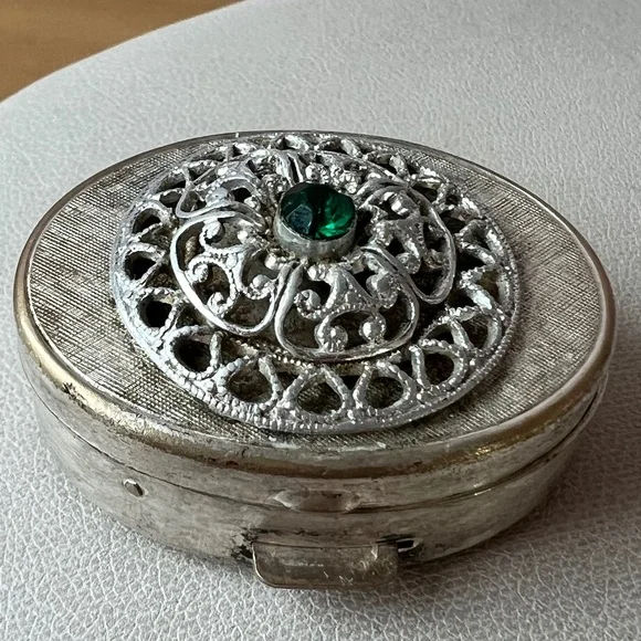 ANTIQUE STERLING SILVER GREEN PASTE RHINESTONE ORNATE TRINKET JEWELRY BOX LISBON